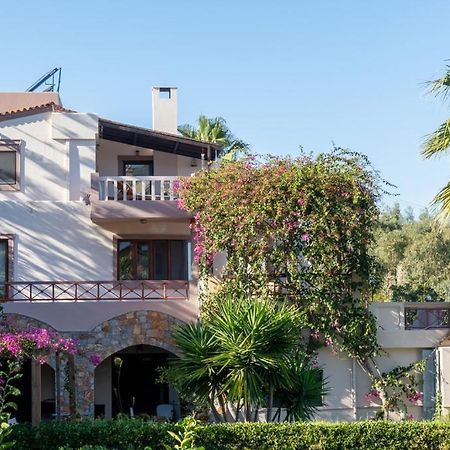 Modern Villas With Gardens And Stunning Views リガリア エクステリア 写真