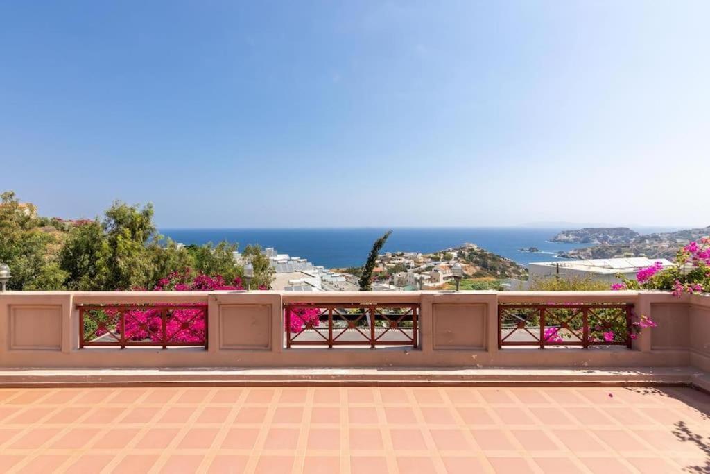 Modern Villas With Gardens And Stunning Views リガリア エクステリア 写真