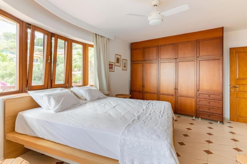 Modern Villas With Gardens And Stunning Views リガリア エクステリア 写真