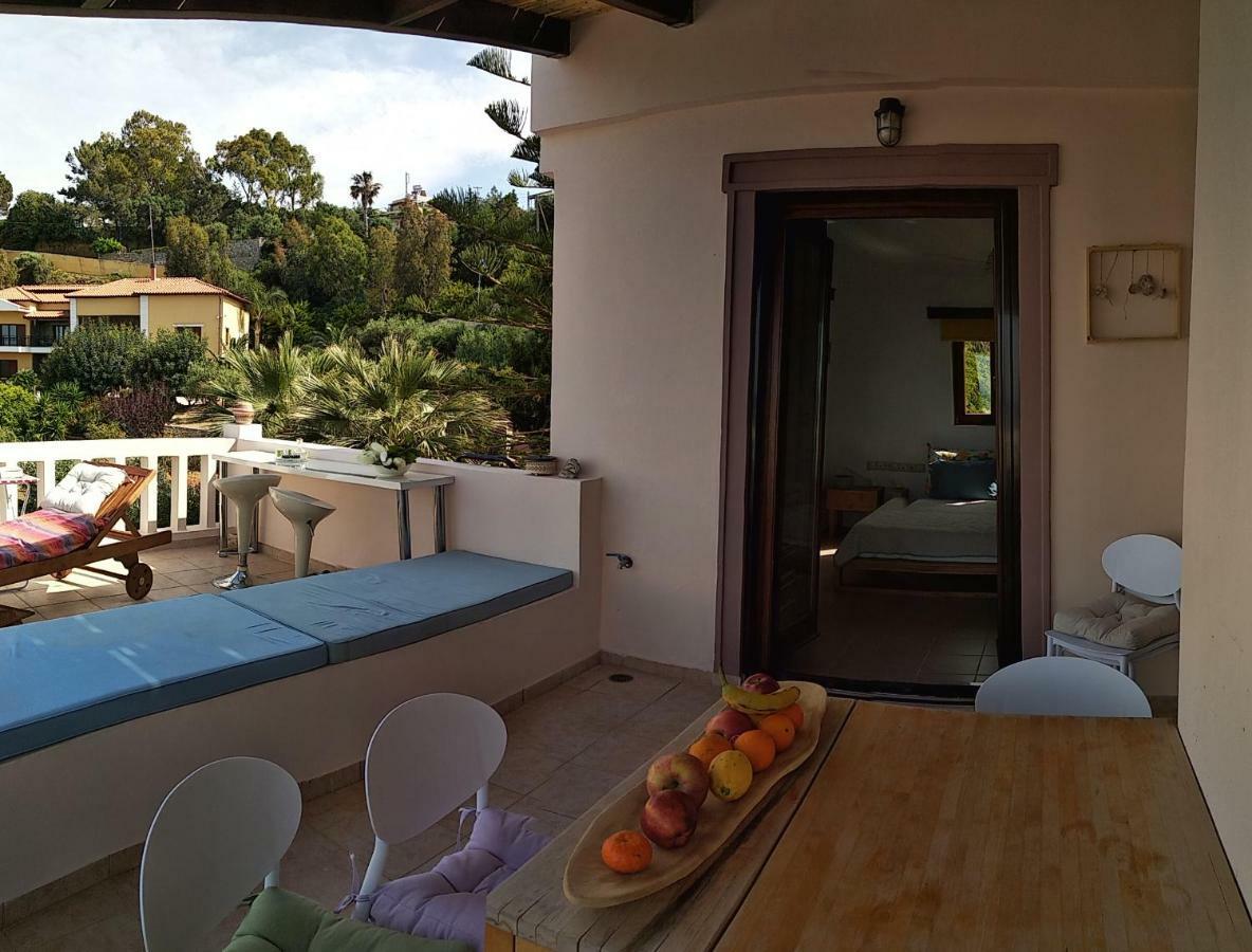 Modern Villas With Gardens And Stunning Views リガリア エクステリア 写真